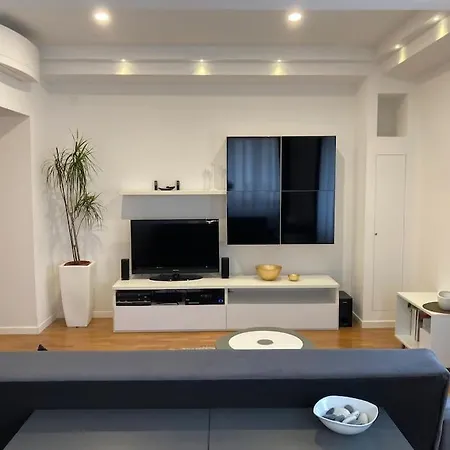 Thesan Lodge, Chic & Modern Design Apartment